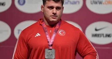 Rıza Kayaalp'ten gümüş madalya