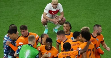 Hakan Çalhanoğlu gözyaşlarını tutamadı