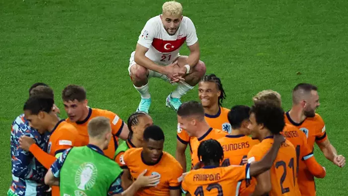 Hakan Çalhanoğlu gözyaşlarını tutamadı